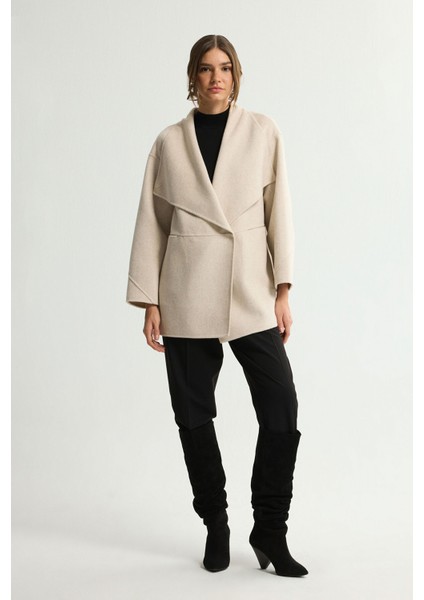 Geniş Yakalı Kaban Vanilya 136L9578000 modelleri