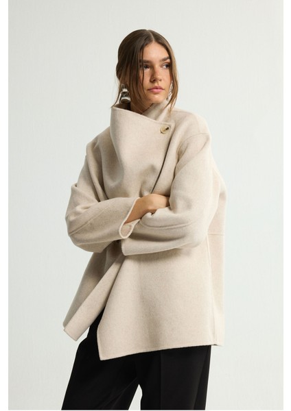 Geniş Yakalı Kaban Vanilya 136L9578000 fırsatları