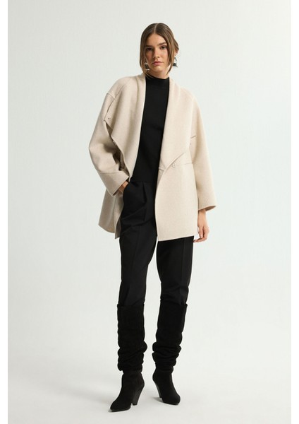 Geniş Yakalı Kaban Vanilya 136L9578000 indirimleri