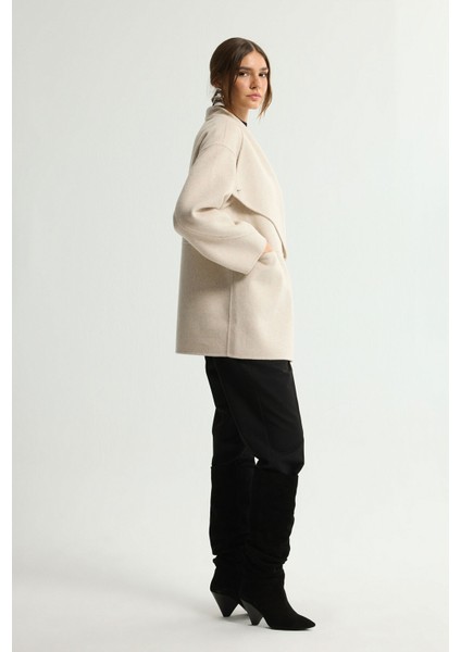 Geniş Yakalı Kaban Vanilya 136L9578000