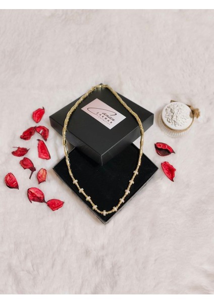 Vip Seri Pirinç Gold Renk Zirkon Taş Detaylı Serenay Kolyesi fiyatları