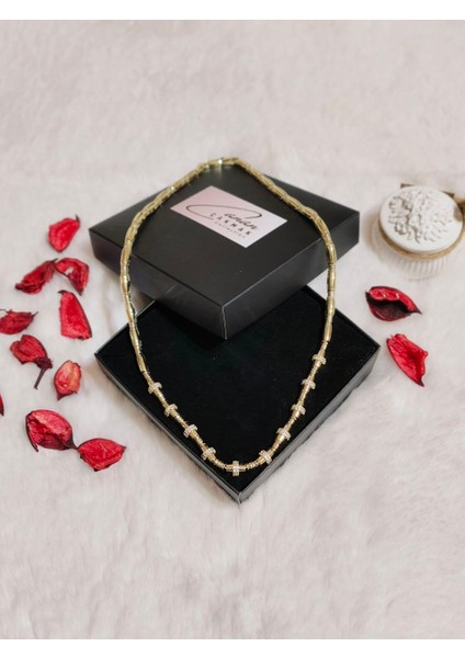 Vip Seri Pirinç Gold Renk Zirkon Taş Detaylı Serenay Kolyesi modelleri