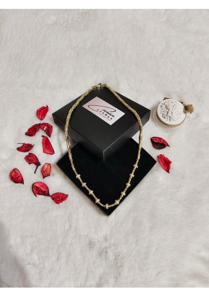 Vip Seri Pirinç Gold Renk Zirkon Taş Detaylı Serenay Kolyesi fırsatları