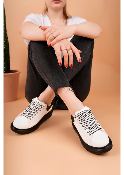 LC107 Beyaz Arka Siyah St Bağcıklı Kadın Ayakkabı fırsatları