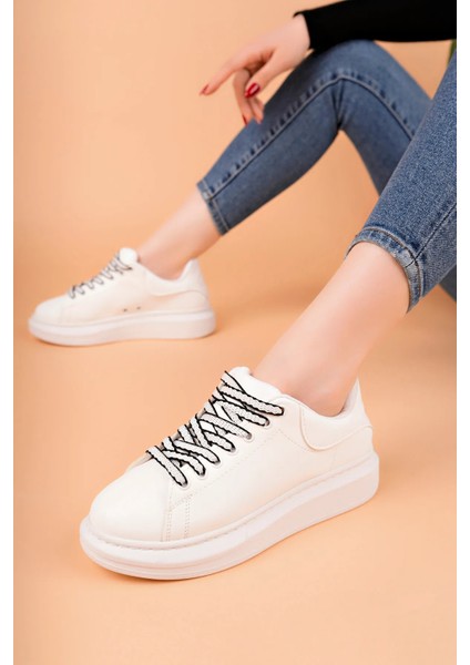 LC107 Beyaz Bağcıklı Kadın Ayakkabı