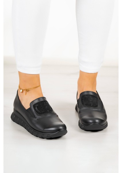 Morena Siyah Hakiki Dana Derisi Taşlı Yuvarlak Burun Günlük Ayakkabı