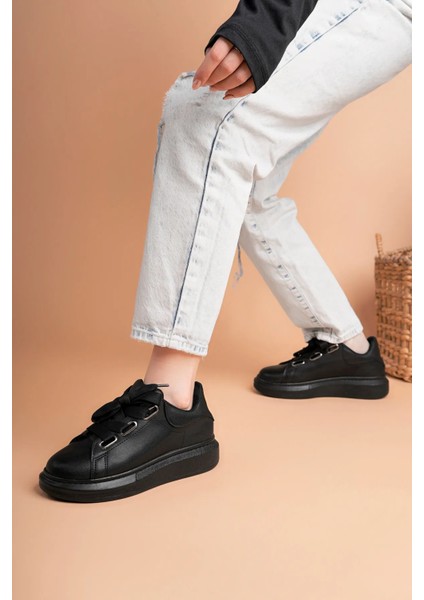 LC105 Siyah St Bağcıklı Kadın Ayakkabı fırsatları