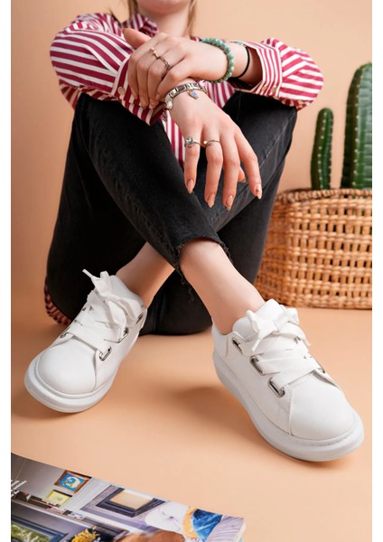 LC105 Beyaz Kadın Sneaker fırsatları
