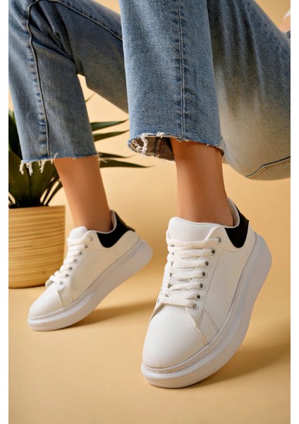 LC101 Beyaz Arka Siyah Bağcıklı Kadın Ayakkabı