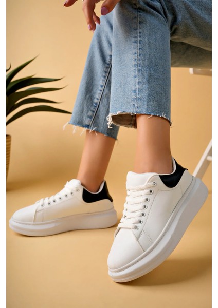 LC101 Beyaz Arka Siyah Bağcıklı Kadın Ayakkabı modelleri