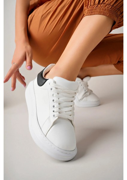 LC101 Beyaz Arka Siyah Bağcıklı Kadın Ayakkabı indirimleri