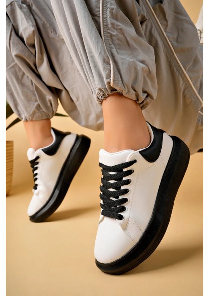 LC101 Beyaz Siyah Cilt Siyah Taban Kadın Sneaker