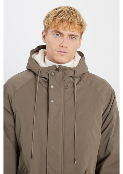 Standart Fit Normal Kesim Kapüşonlu Dik Yaka Yan Cepli Kaban fırsatları