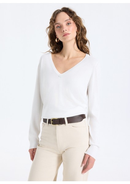V Yaka Slim Fit Düz Ekru Kazak Kadın ML5WL-KZK9009