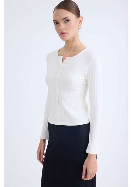 Önü Düğmeli Fitilli Uzun Kol Bluz fırsatları