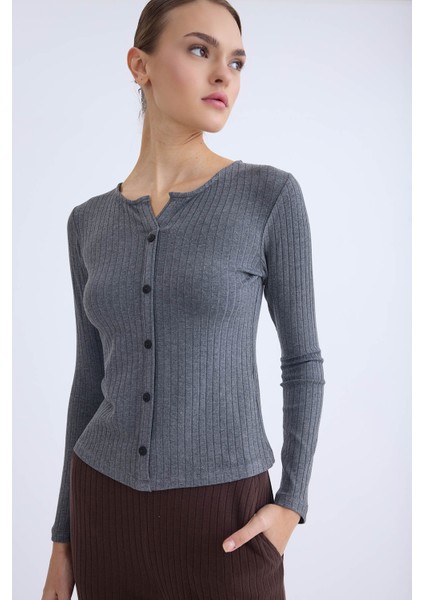 Önü Düğmeli Fitilli Uzun Kol Bluz modelleri