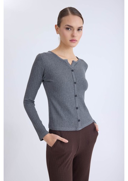 Önü Düğmeli Fitilli Uzun Kol Bluz fırsatları