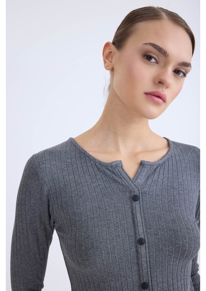 Önü Düğmeli Fitilli Uzun Kol Bluz indirimleri