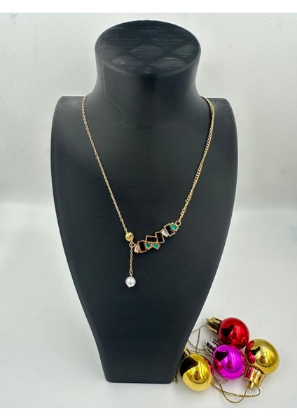 Gold Renk Renkli Taşlı ve Inci Uçlu Modern Kolye – Şık & Asimetrik Tasarım