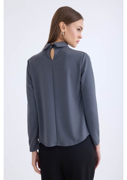 Önü Detaylı Uzun Kol Bluz