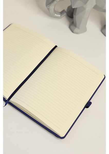 Kişiye Özel Lacivert Lastikli Kalem Tutuculu Evrak Cepli Vegan Deri 224 Sayfa Çizgili Not Defteri fiyatları