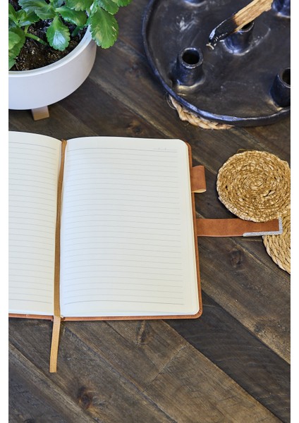 Kişiye Özel Kahverengi Kalem Tutuculu Vegan Deri Mıknatıslı 224 Sayfa Çizgili Not Defteri fiyatları