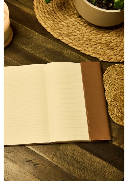 Kişiye Özel Kahverengi Kalem Tutuculu Vegan Deri 224 Sayfa Çizgili Mıknatıslı Not Defteri fiyatları