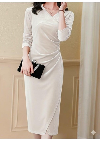 Kadın Uzun Kollu Kruvaze Yakalı Yandan Büzgülü Önden Çapraz Detaylı Midi Kadife Elbise