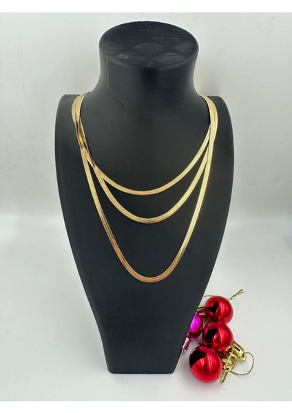 Üç Katlı Altın Rengi Herringbone Zincir Kolye – 40-45 cm Şık ve Zarif Tasarım