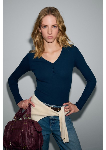 KALANI Kadın Uzun Kollu V Yaka Patlı Düğmeli Lacivert Bluz
