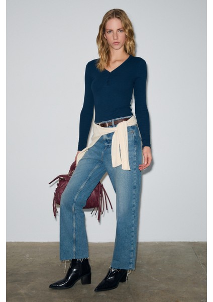 KALANI Kadın Uzun Kollu V Yaka Patlı Düğmeli Lacivert Bluz fırsatları