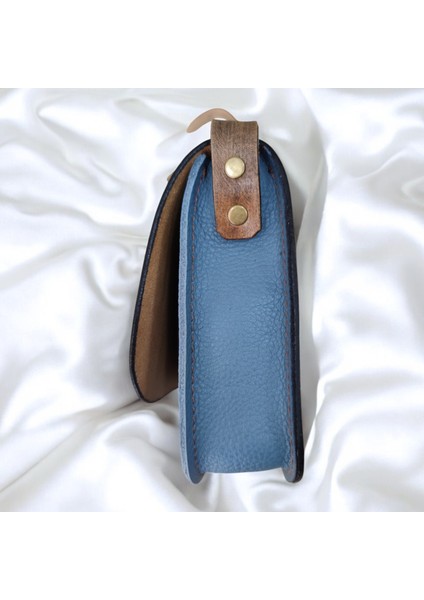 El Yapımı Hakiki Deri Küçük Prens Kadın Crossbody Çanta - El Boyaması & Kabartma - Koyu Mavi Kahverengi Kapaklı Pirinç Tokalı Minimalist Tasarım modelleri