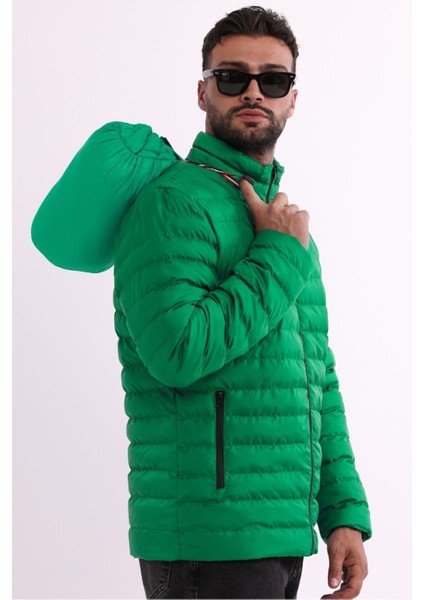 Erkek Rüzgar Geçirmez Taşınabilir Çantalı Sıcak Tutan Elyaf Dolgulu Hafif Şişme Yeşil Mont