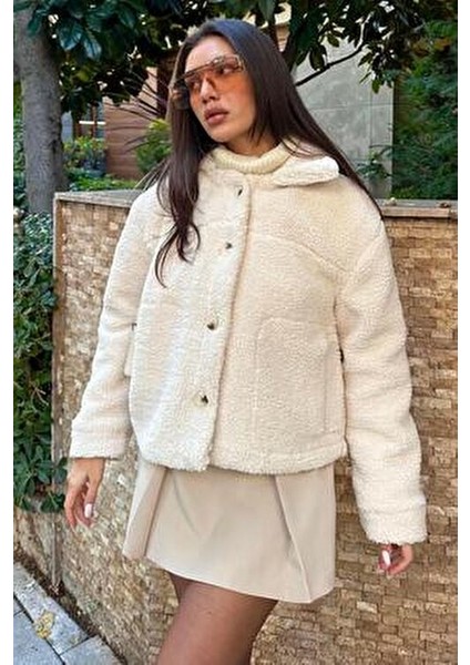 Kadın Ceket %100 Polyester Bej Düğmeli Tasarım ile Şıklık Sunar