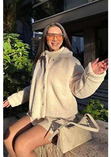Kadın Ceket %100 Polyester Bej Düğmeli Tasarım ile Şıklık Sunar