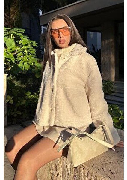 Kadın Ceket %100 Polyester Bej Düğmeli Tasarım ile Şıklık Sunar