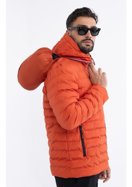 Erkek Kiremit Rüzgar Geçirmez Kapüşonlu Taşınabilir Çantalı Elyaf Dolgulu Hafif Spor Mont