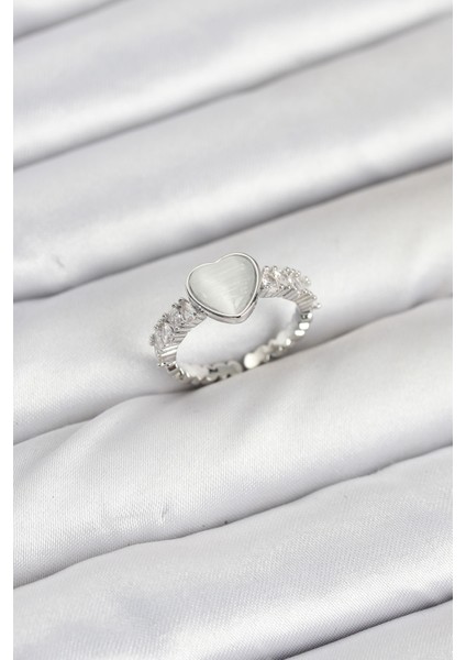 Pirinç Gümüş Renk Zirkon Taşlı Kalpli Kadın Yüzük