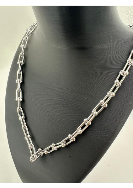 Gümüş Renk Dikdörtgen Halkalı Zincir Kolye Modern ve Şık Tasarım fiyatları