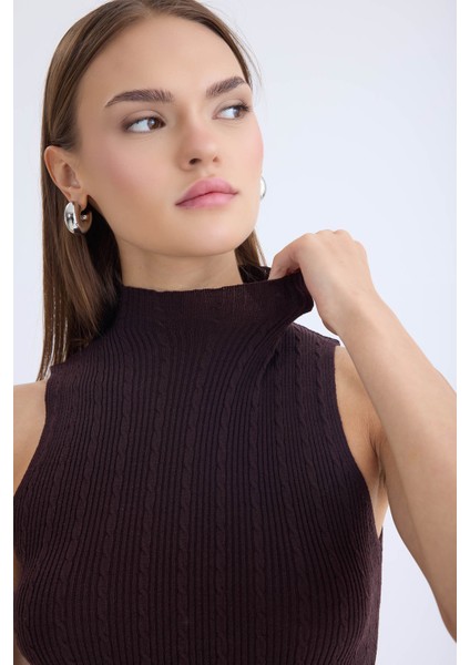 Dik Yaka Örgü Desen Sıfır Kol Triko Bluz