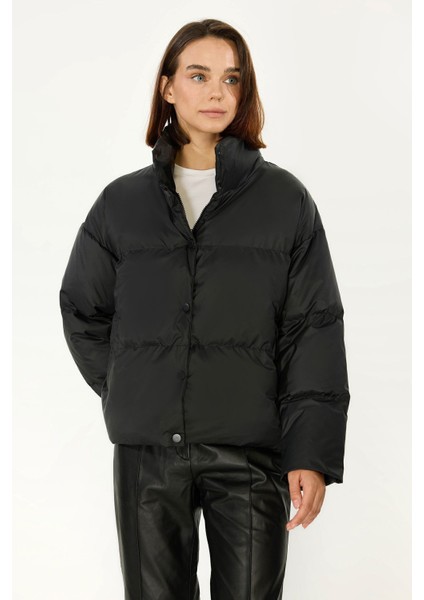 Kadın Siyah Rüzgar Geçirmez Suya Dayanıklı Dolumlu Mont