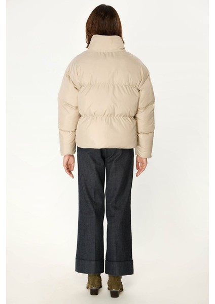 Kadın Bej Rüzgar Geçirmez Suya Dayanıklı Dolumlu Mont