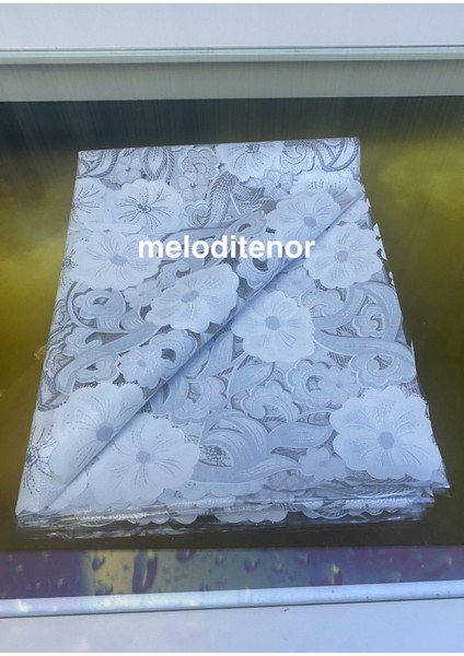 Beyaz Çiçekli Kaymaz Şeffaf Kaplama Pvc Lüks Muşamba Masa Örtüsü fırsatları