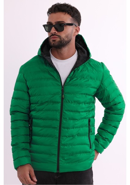 Erkek Yeşil Rüzgar Geçirmez Kapüşonlu Taşınabilir Çantalı Elyaf Dolgulu Hafif Spor Mont
