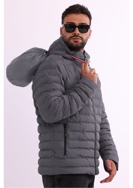 Erkek Gri Rüzgar Geçirmez Kapüşonlu Taşınabilir Çantalı Elyaf Dolgulu Hafif Spor Mont