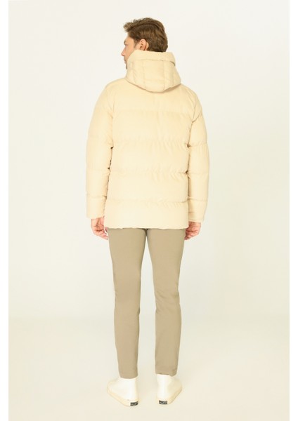 Erkek Bej Elyaflı Kapüşonlu Rüzgar Geçirmez Şişme Kışlık Mont