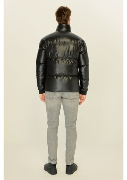 Erkek Parlak Siyah Şişme Rüzgar Geçirmez Dik Yaka Mont