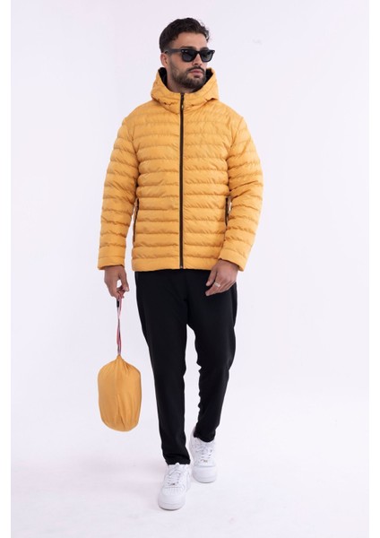 Erkek Sarı Rüzgar Geçirmez Kapüşonlu Taşınabilir Çantalı Elyaf Dolgulu Hafif Spor Mont
