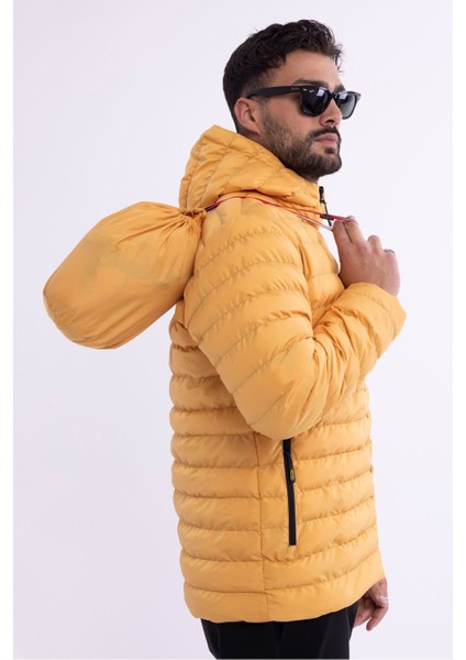 Erkek Sarı Rüzgar Geçirmez Kapüşonlu Taşınabilir Çantalı Elyaf Dolgulu Hafif Spor Mont fiyatları