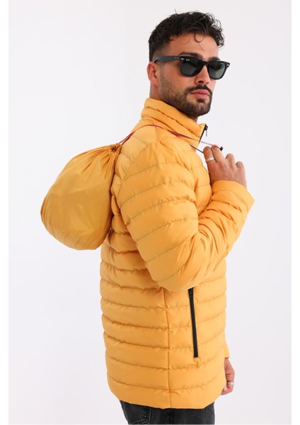 Erkek Rüzgar Geçirmez Taşınabilir Çantalı Sıcak Tutan Elyaf Dolgulu Hafif Şişme Sarı Mont